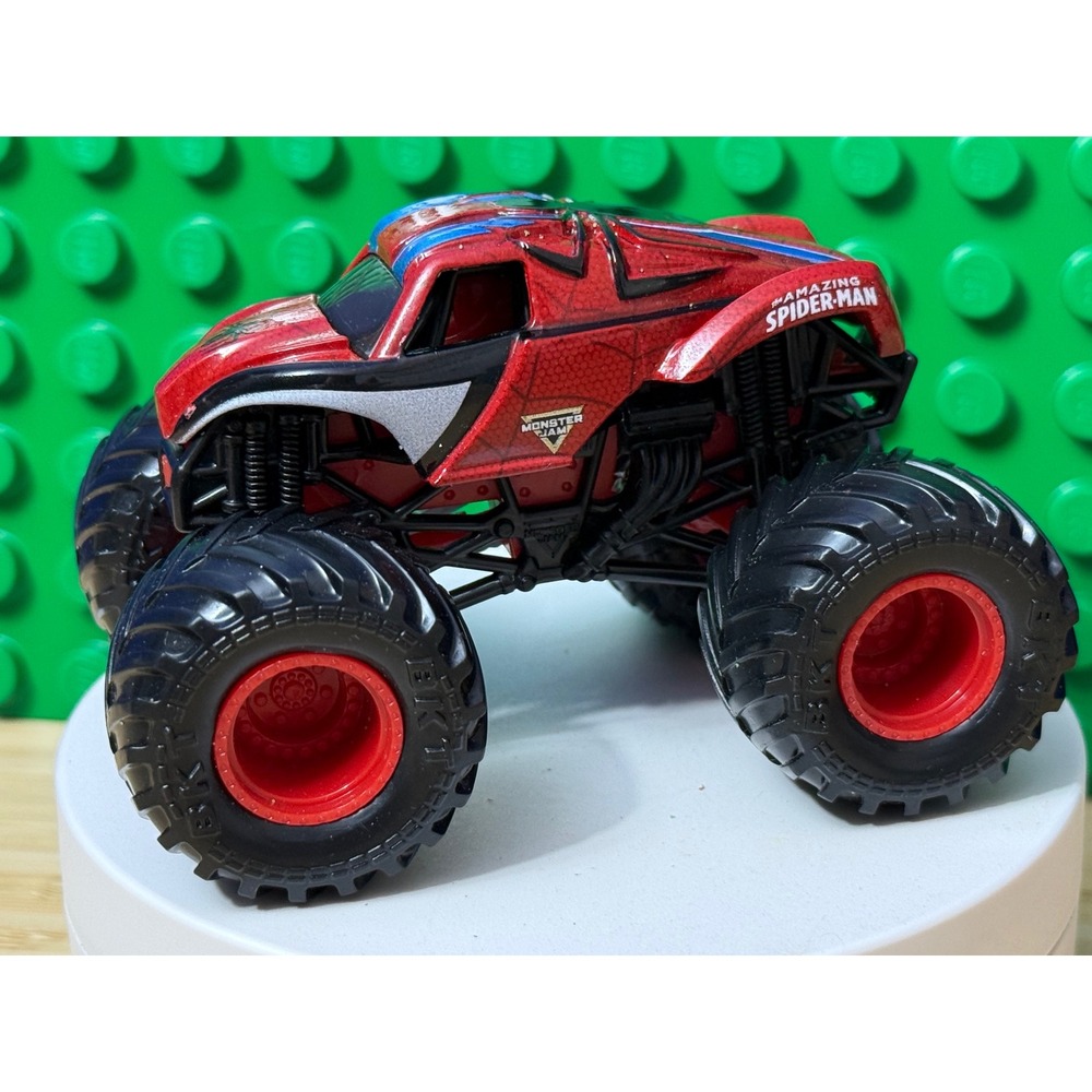 Monster Jam The Amazing Spider-Man Monster Truck 1:64 Die-Cast Marvel Red Blue